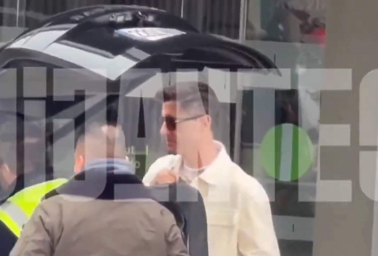 世界杯赛程-西媒:莱万已返回巴塞罗那,他已经收到了俱乐部的续约报价